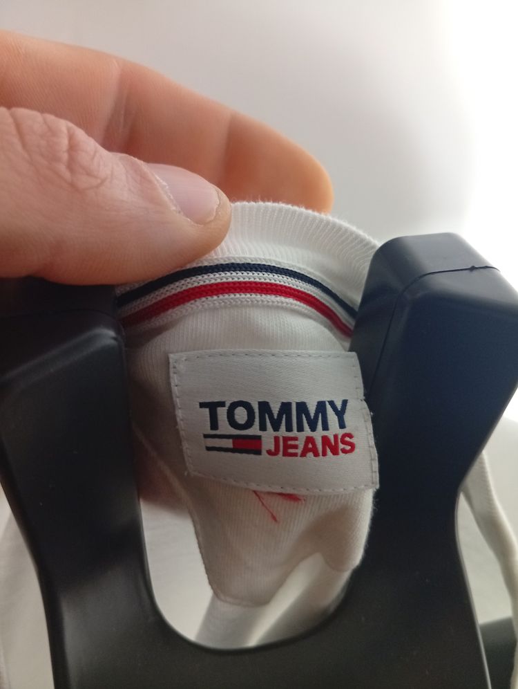 Tommy Hilfiger White T-Shirt image 4