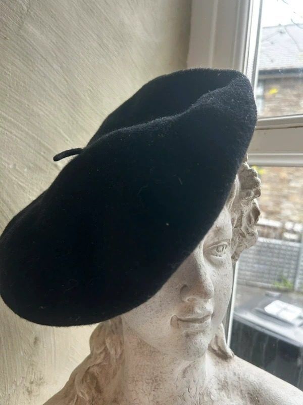 Black Beret Hat imagen 1