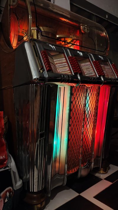 Wurlitzer Model 1250 Jukebox With Original Manual and a Wallbox 3020 6