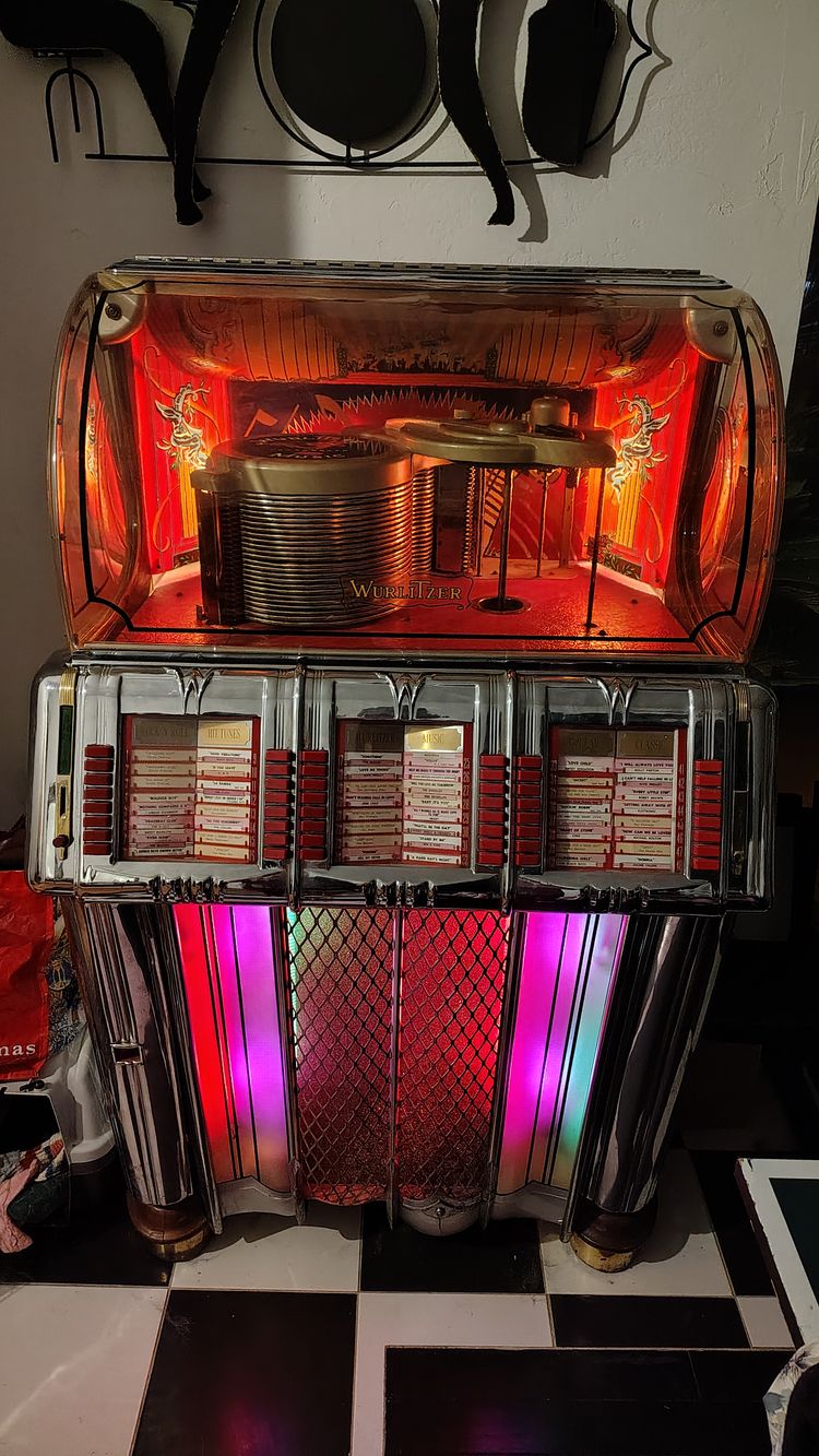Wurlitzer Model 1250 Jukebox With Original Manual and a Wallbox 3020