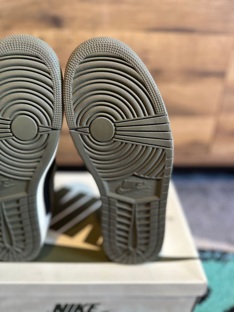 Nike Air Jordan 1 Travis Scott “Olive” U.K. 8.5 imagen 5