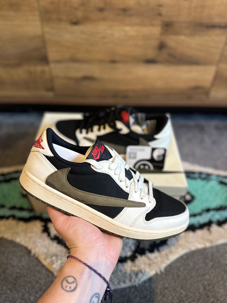 Nike Air Jordan 1 Travis Scott “Olive” U.K. 8.5