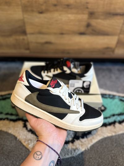 Nike Air Jordan 1 Travis Scott “Olive” U.K. 8.5