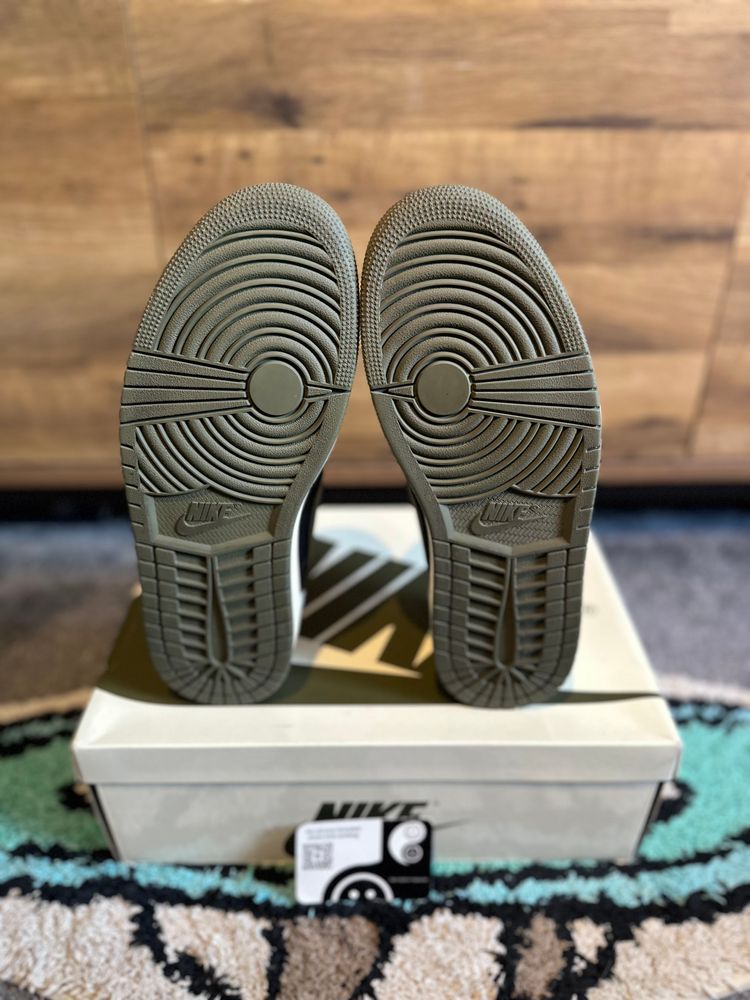 Nike Air Jordan 1 Travis Scott “Olive” U.K. 8.5 imagen 3