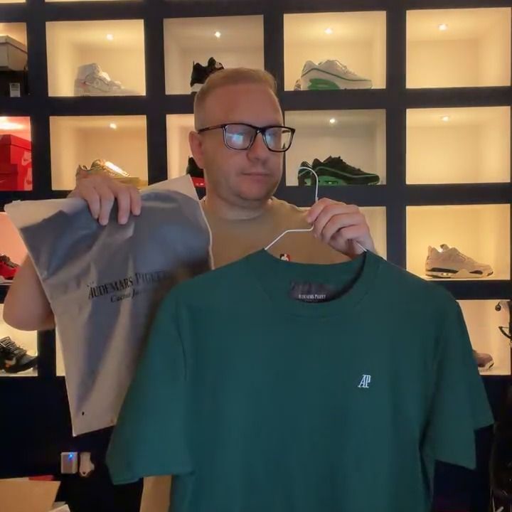 Other x2 AP Tshirts Size M product image