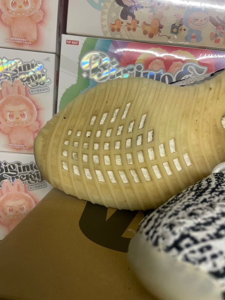 adidas Yeezy Boost 350 V2 Zebra  obraz 4