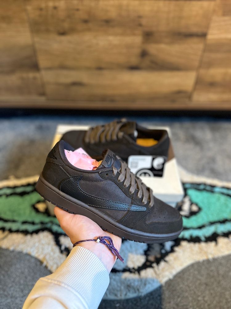 Nike Air Jordan 1 Travis Scott “Velvet Brown” U.K. 7