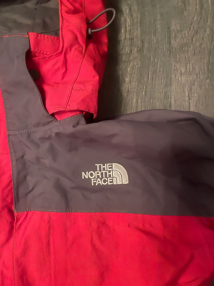 Red and Grey Hyvent North Face Ski Jacket obraz 2