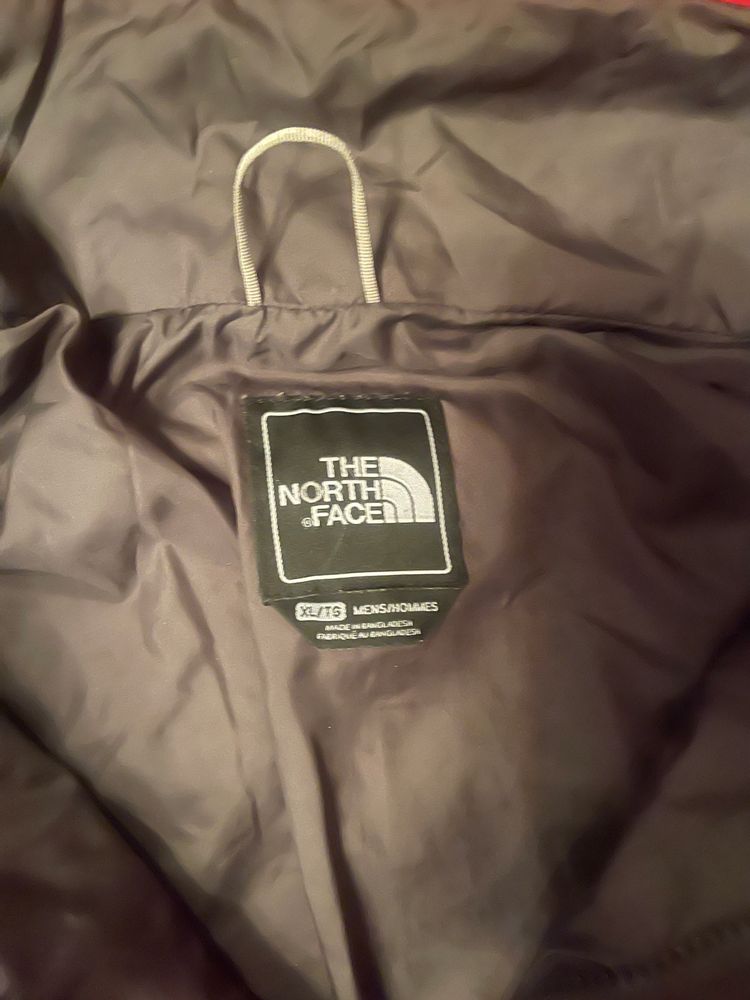Red and Grey Hyvent North Face Ski Jacket obraz 4