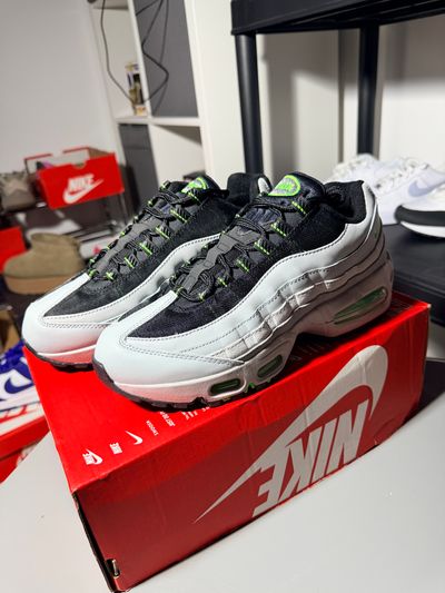 Nike Air Max 95 Racing Pack Light Smoke Green - Mens Size 6 - Brand New Half Box