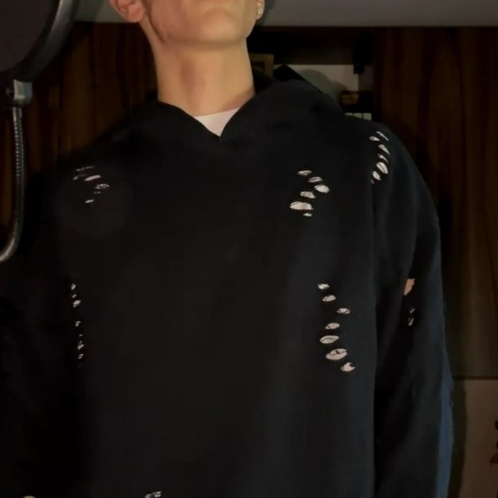 Other DISTRASED BLUZA SIZE S Z DZIURAMI  product image