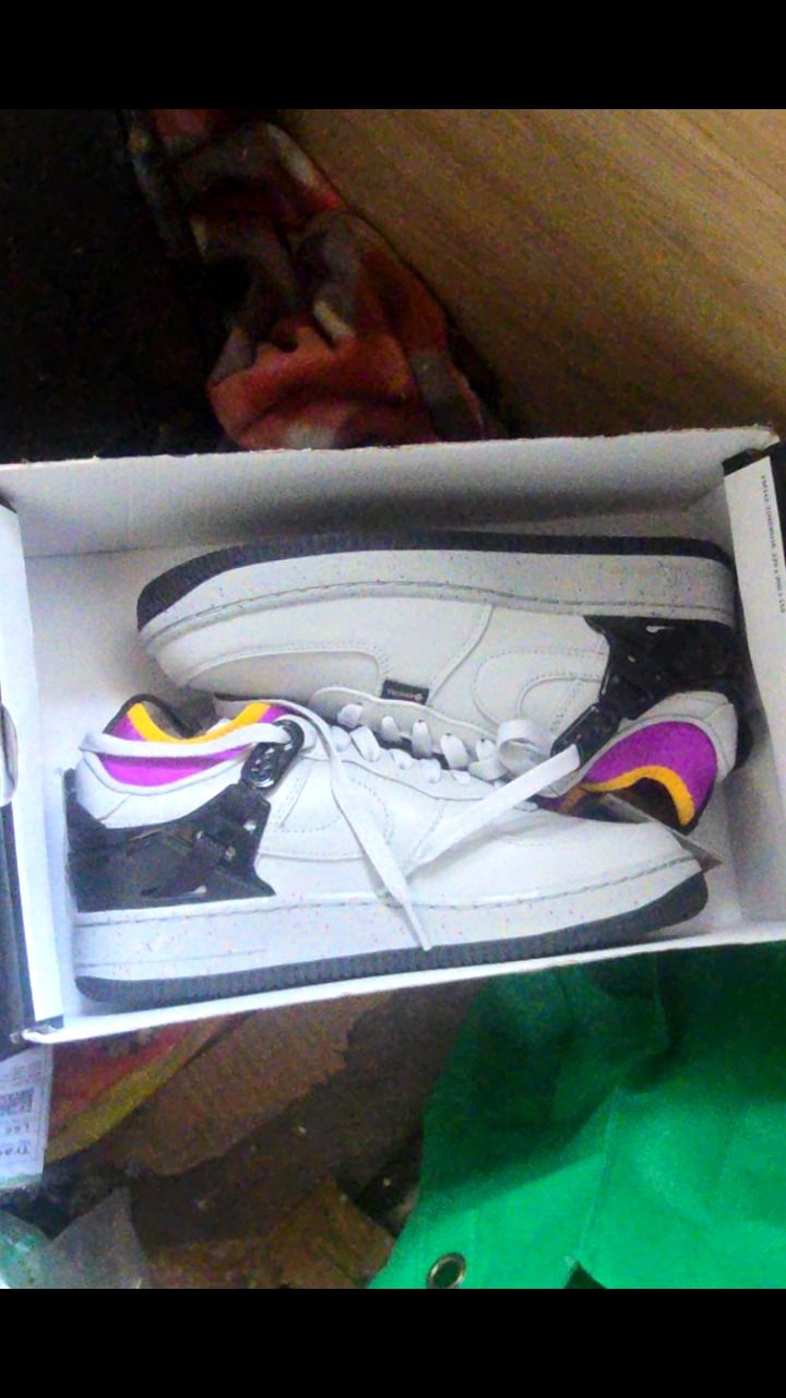 Uk 5 Nike gortex grey brand new no lid