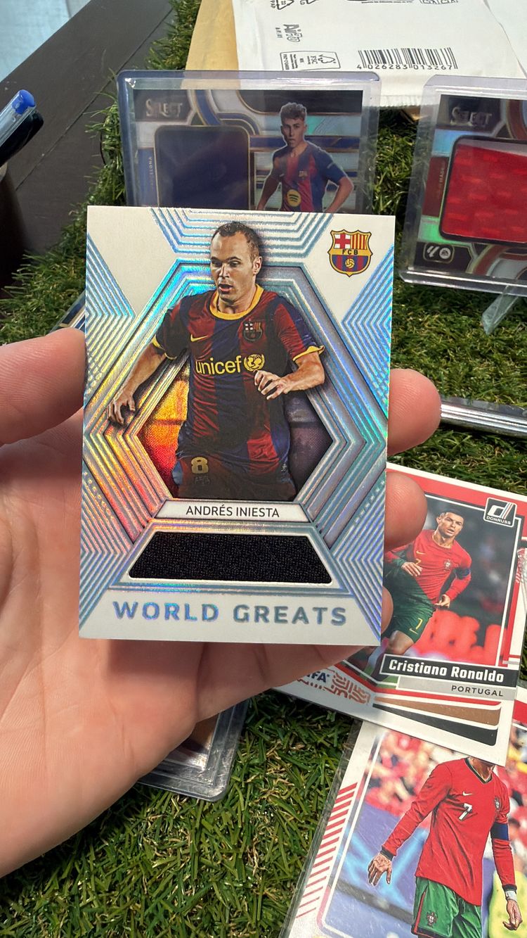 Etnia Barcelona Andres Iniesta Barcelona World Greats Soccer Card product image