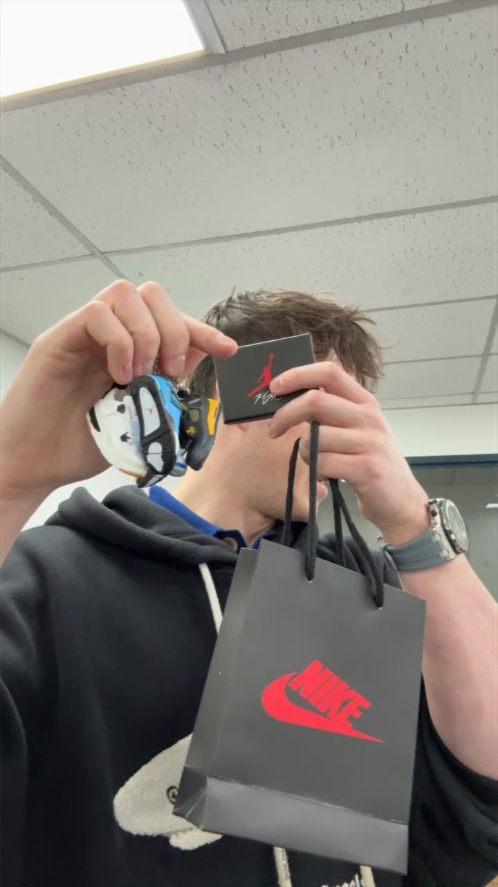 RANDOM J4 KEYCHAIN WITH BOX AND BAG