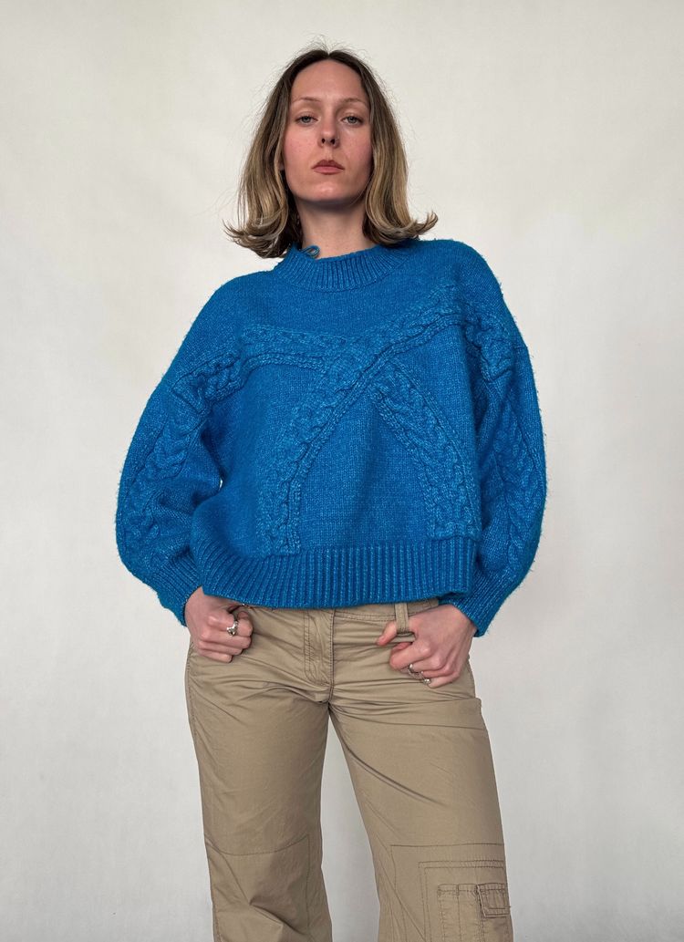 Immagine di blue knitted sweater 2