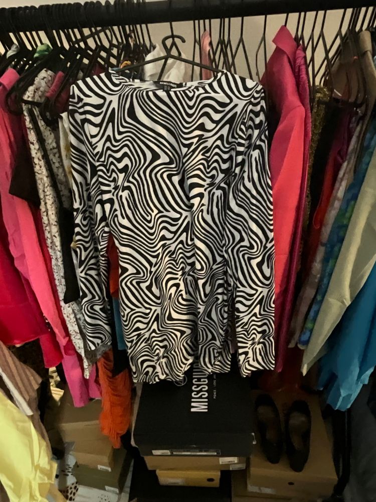 Black And White Patterned Long Sleeve Top