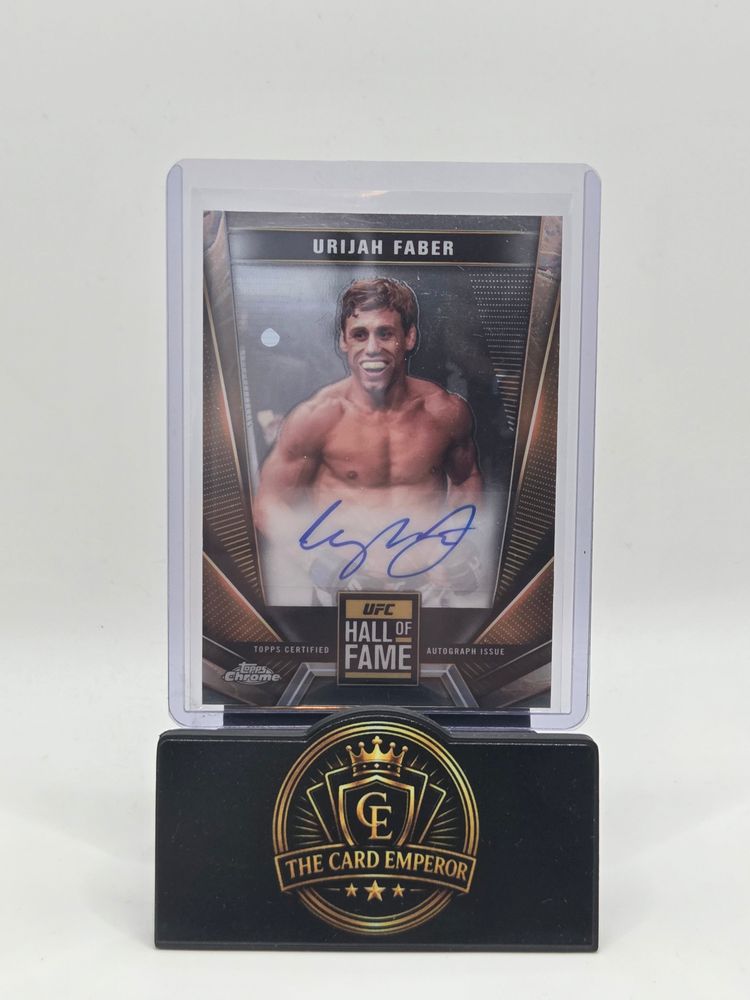 Urijah Faber (Bantamweight) Autographed Card Topps Chrome UFC 2024 imagen 1