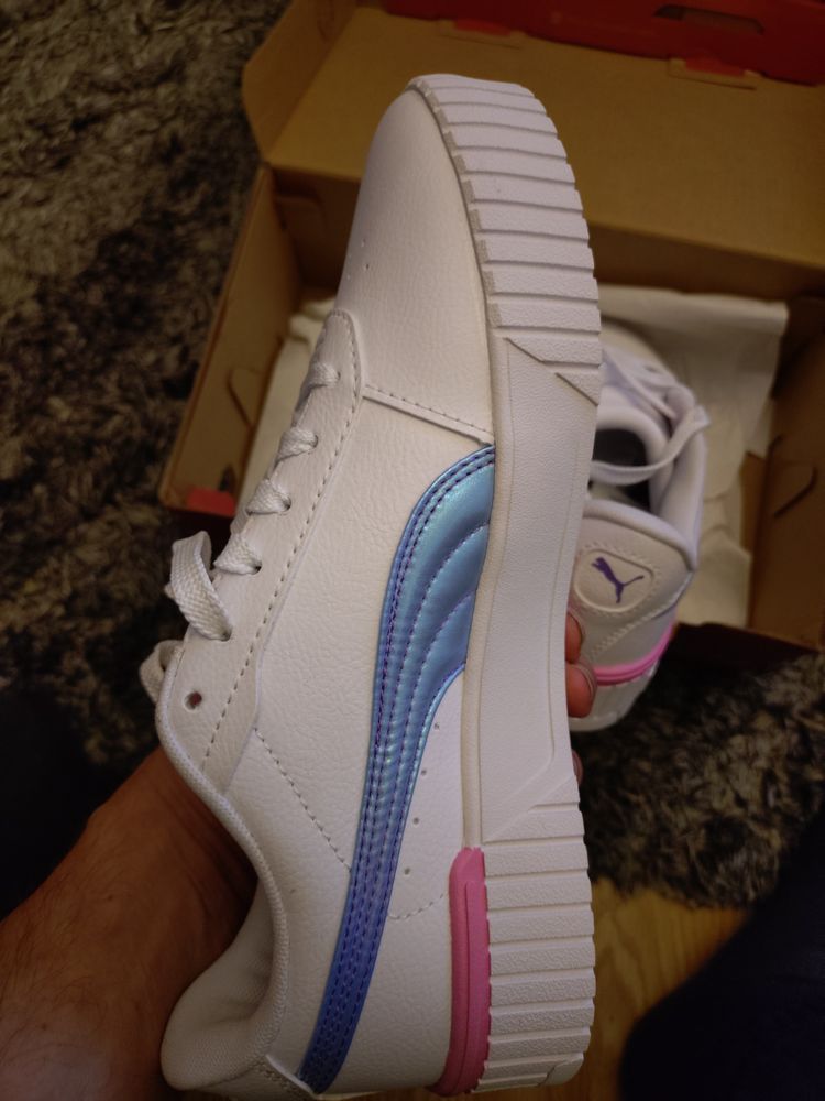 Puma White Sneakers With Iridescent Blue And Pink Accents obraz 7