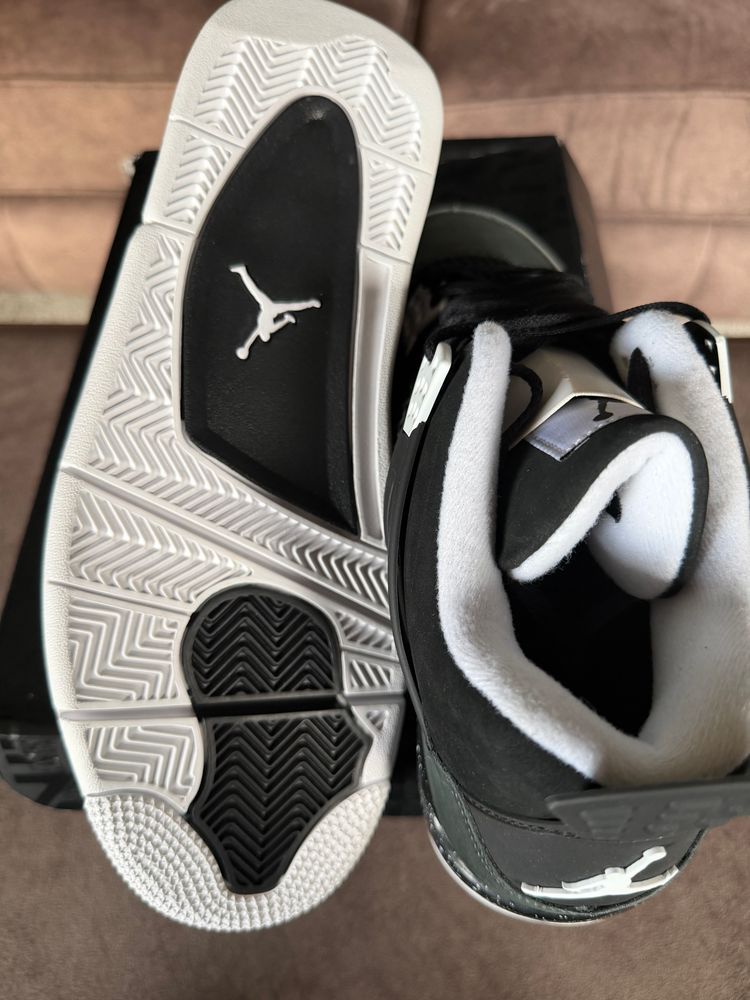 Nike Air Jordan 4 Retro Sneakers image 3
