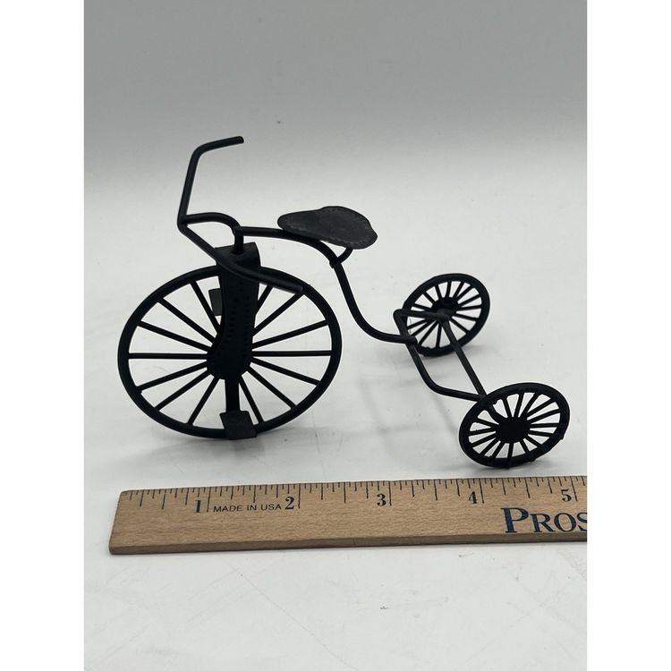 Black Metal Tricycle Model image 2