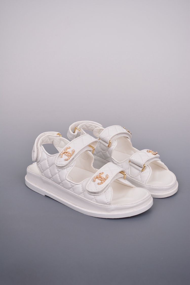White Quilted Sandals With Gold Chain Logo