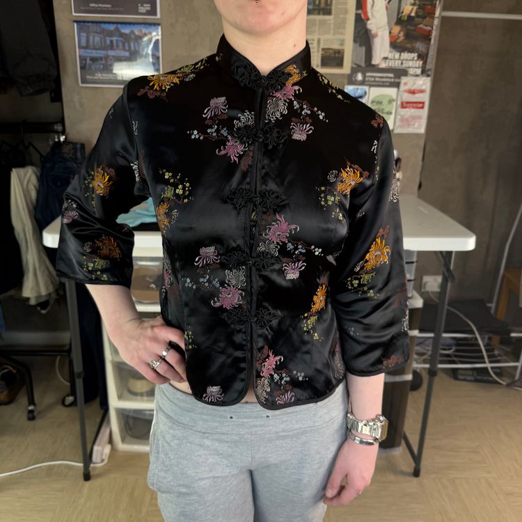 Traditional Chinese mandarin collar satin jacket with frog closure and floral embroidery (S) wms