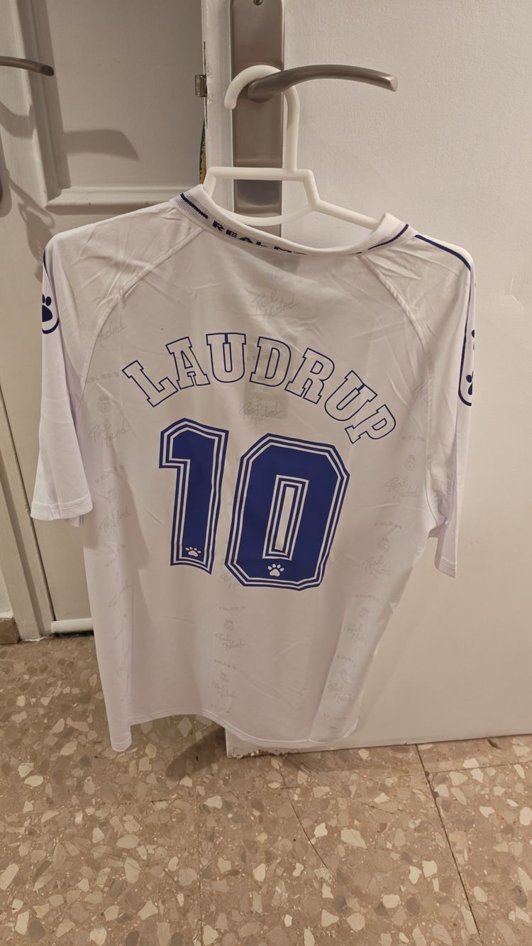 Kelme Real Madrid White Football Shirt Laudrup 10 image 2