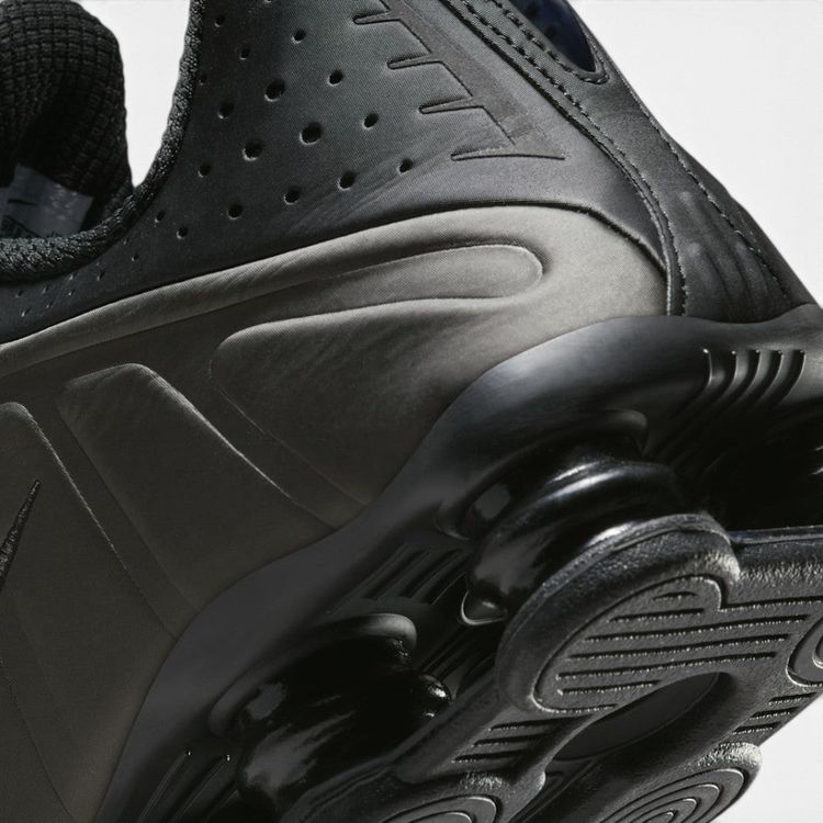 Nike Shox R4 Men's Trainers Black HQ1988-001 image 9