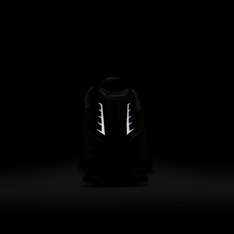 Nike Shox R4 Men's Trainers Black HQ1988-001 image 2