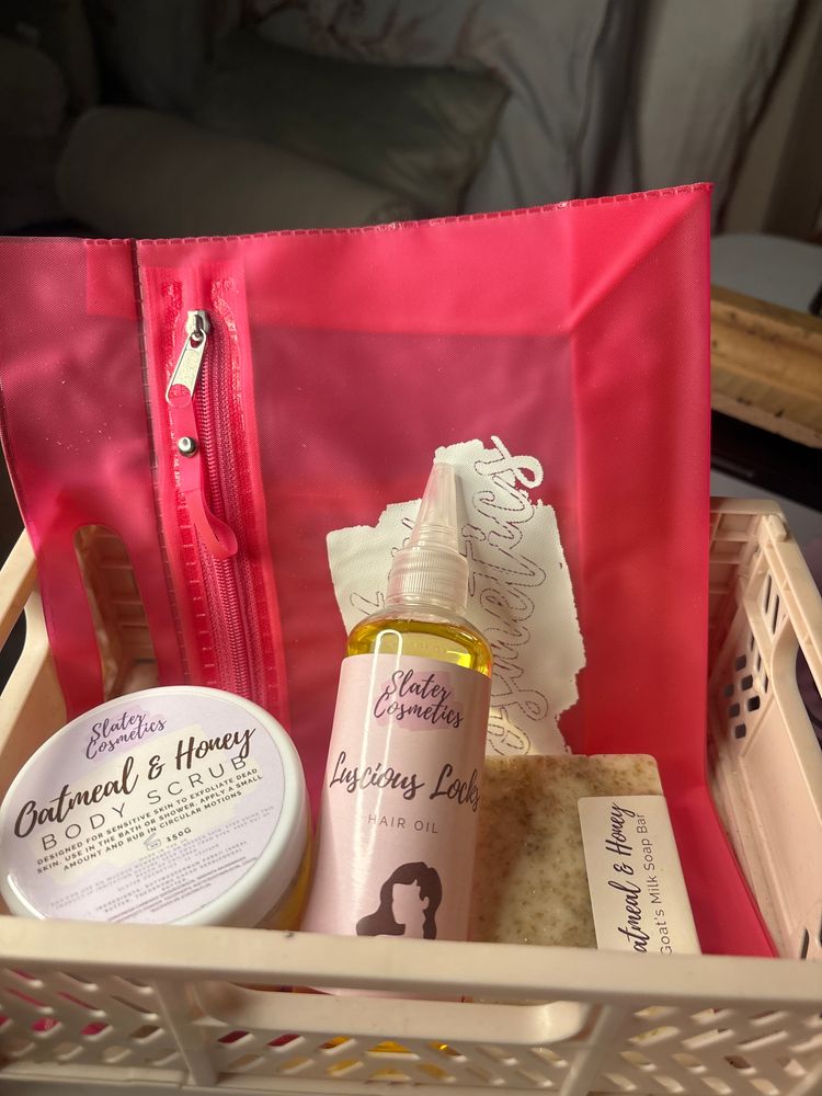 Set £30 Body Scrub, Hair Oil, Soap Bar Set imagen del producto