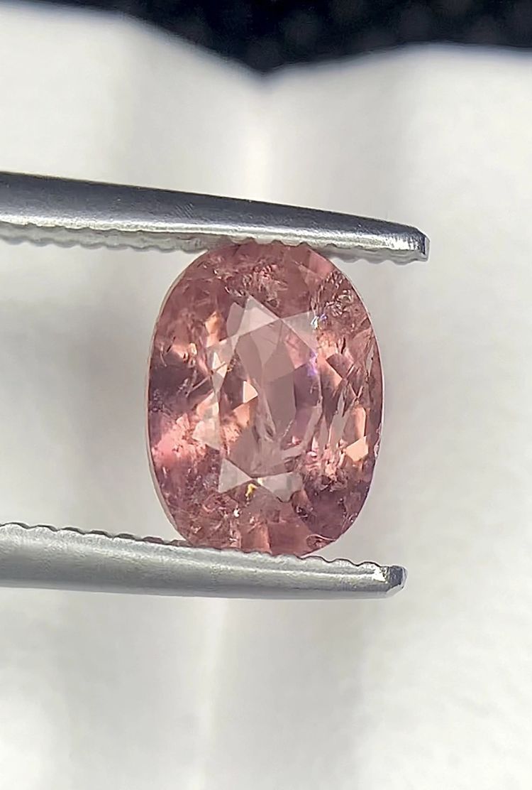Natural Pink Sapphire Gemstone image 3
