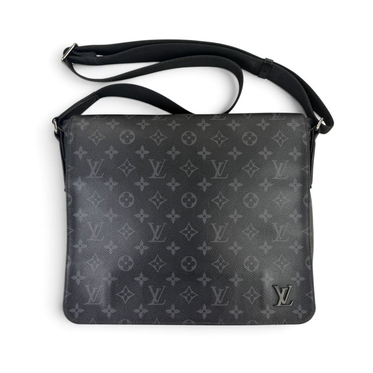 Louis Vuitton Men’s Large Black District MM Messenger Bag 9