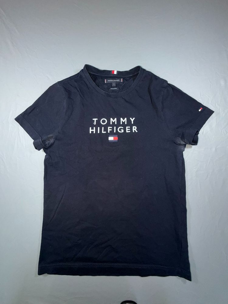 99 - Tommy Hilfiger Black T-Shirt