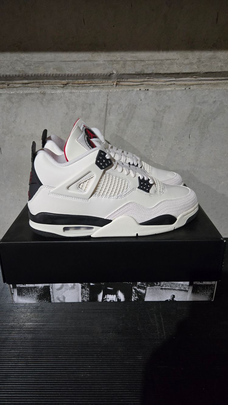 A-15789 Jordan 4 Retro Flight Club New In Box
