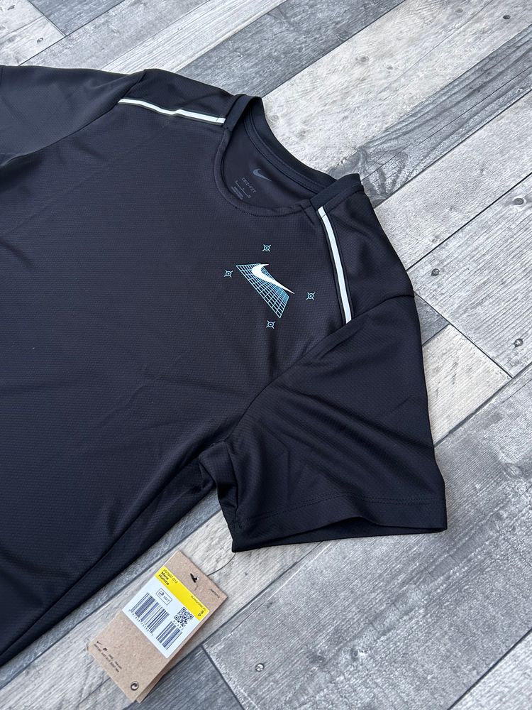 Nike Dri-Fit Grid Miler T-shirt & Short Set ‘Black Reflective’ - Size Small    4