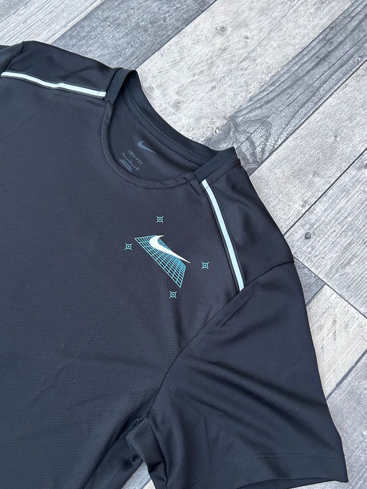 Nike Dri-Fit Grid Miler T-shirt & Short Set ‘Black Reflective’ - Size Small    6