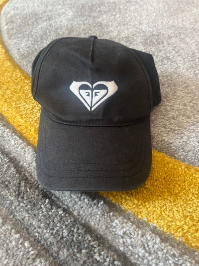 Roxy Black Cap