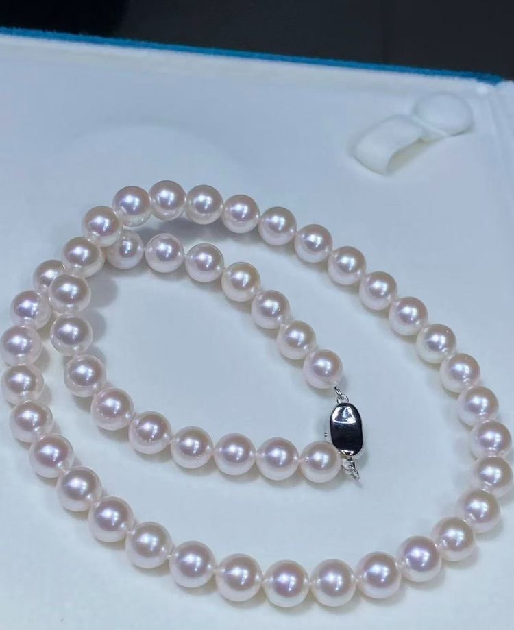 Pearl Necklace image 1