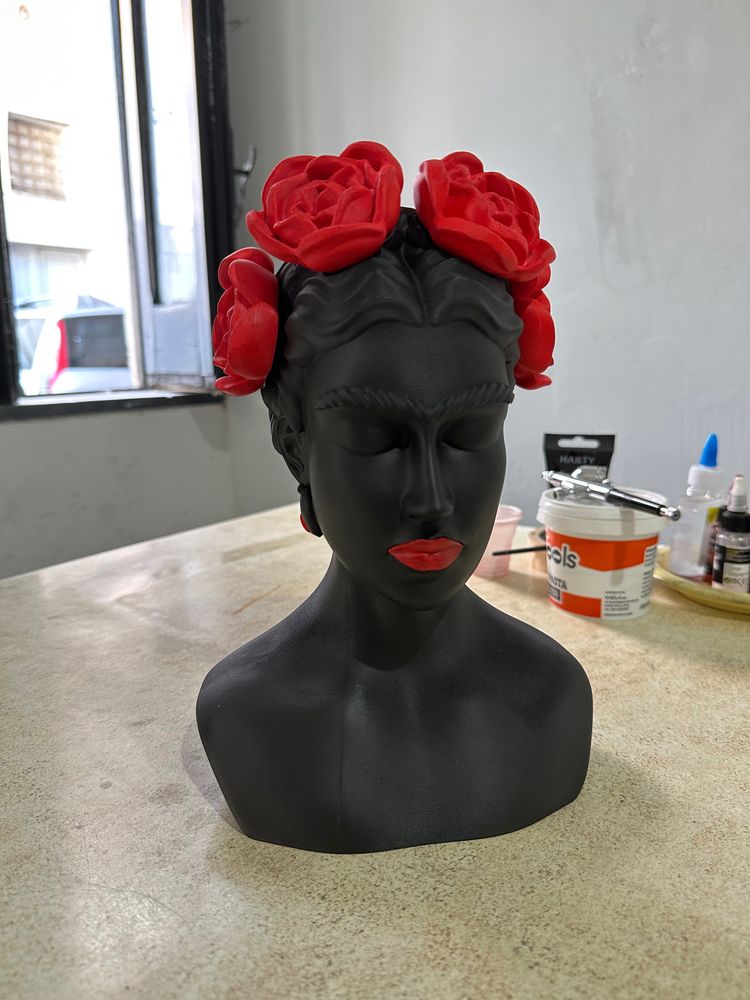 Frida Khalo Sculpture With Red Rose obraz 6
