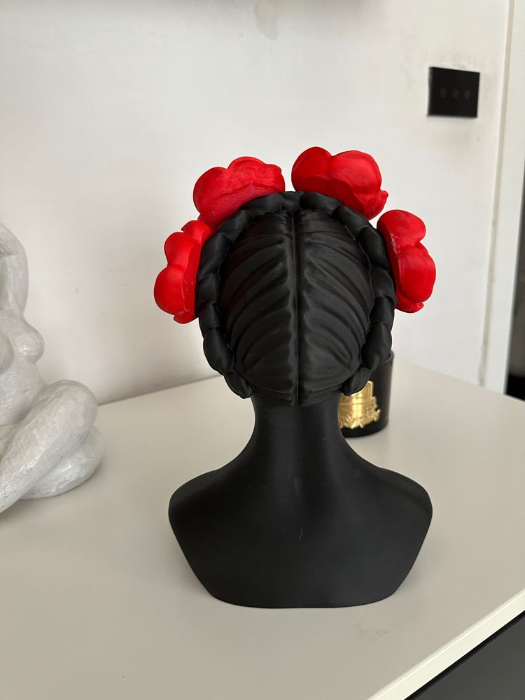 Frida Khalo Sculpture With Red Rose obraz 5