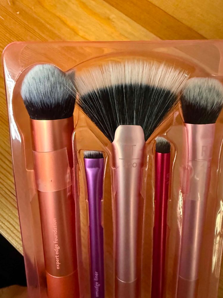 Real Techniques Artist Essentials Makeup Brush Set 5