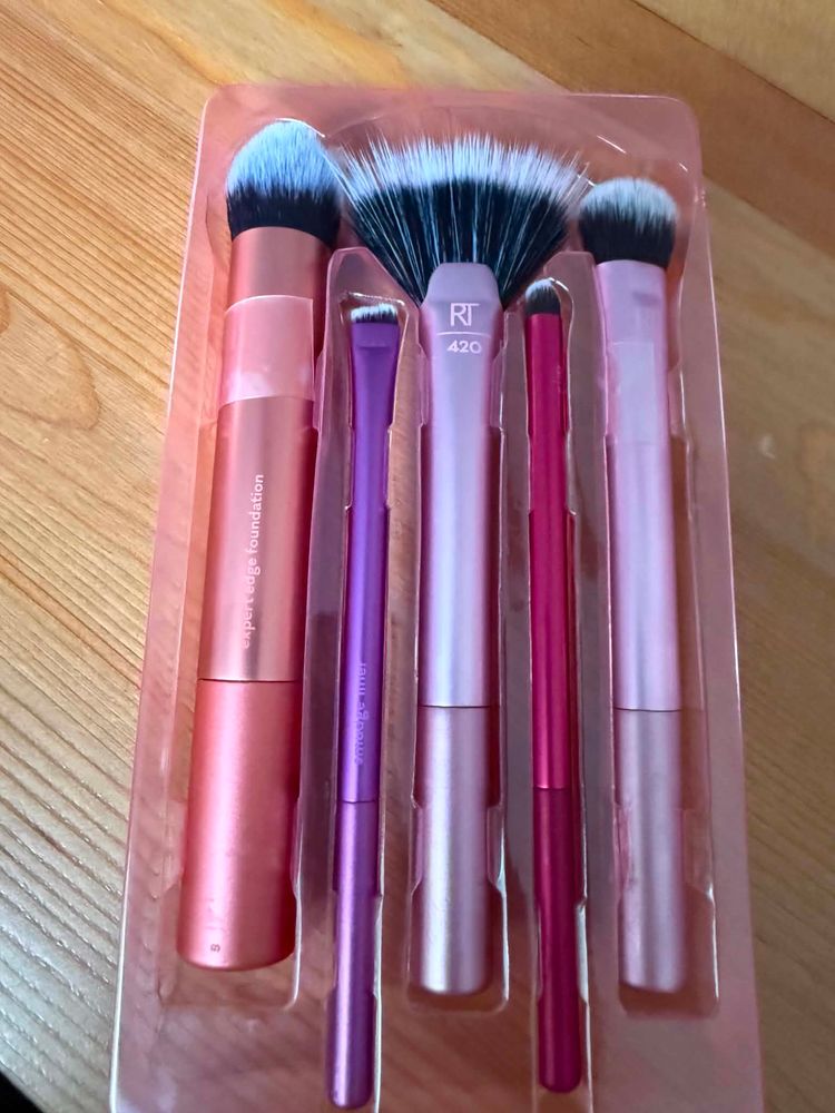 Real Techniques Artist Essentials Makeup Brush Set 4
