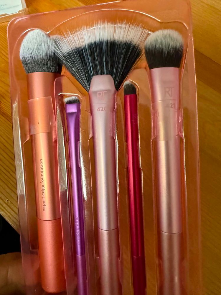 Real Techniques Artist Essentials Makeup Brush Set 3