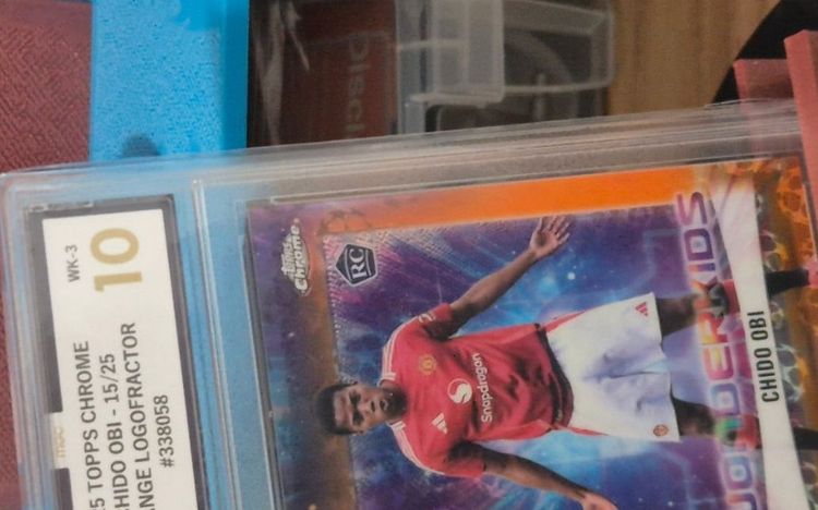 CHIDO OBI /25 MAN UNITED 24/25 TOPPS CHROME WONDERKIDS RC MGC 10 obraz 3