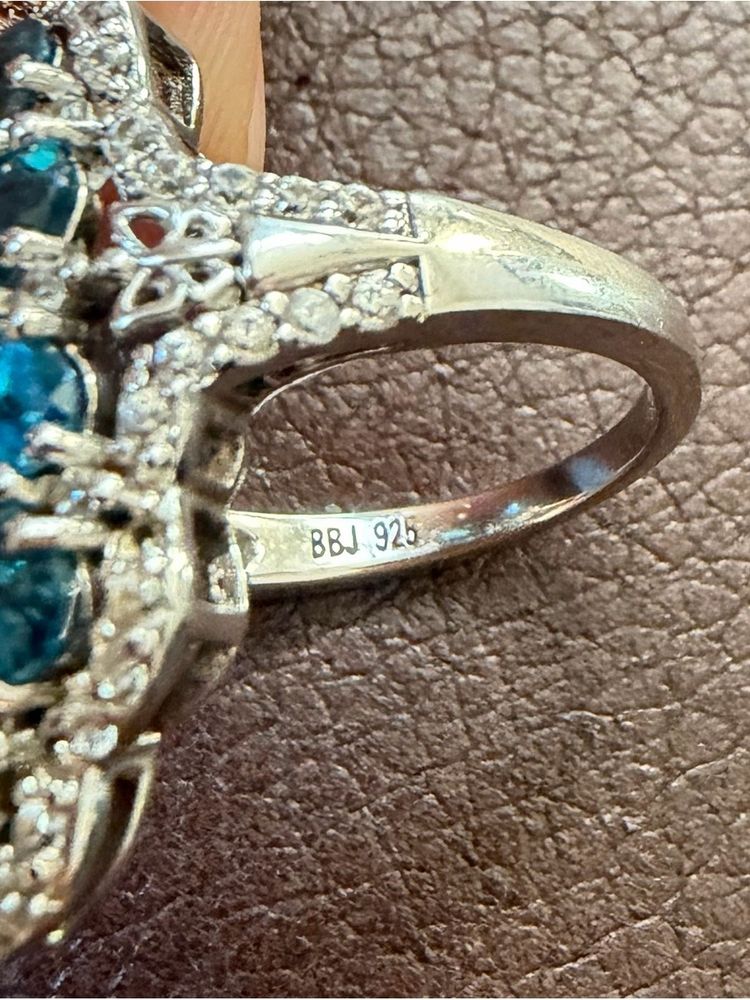 Silver Ring With Blue Stones And Butterfly Design imagen 4