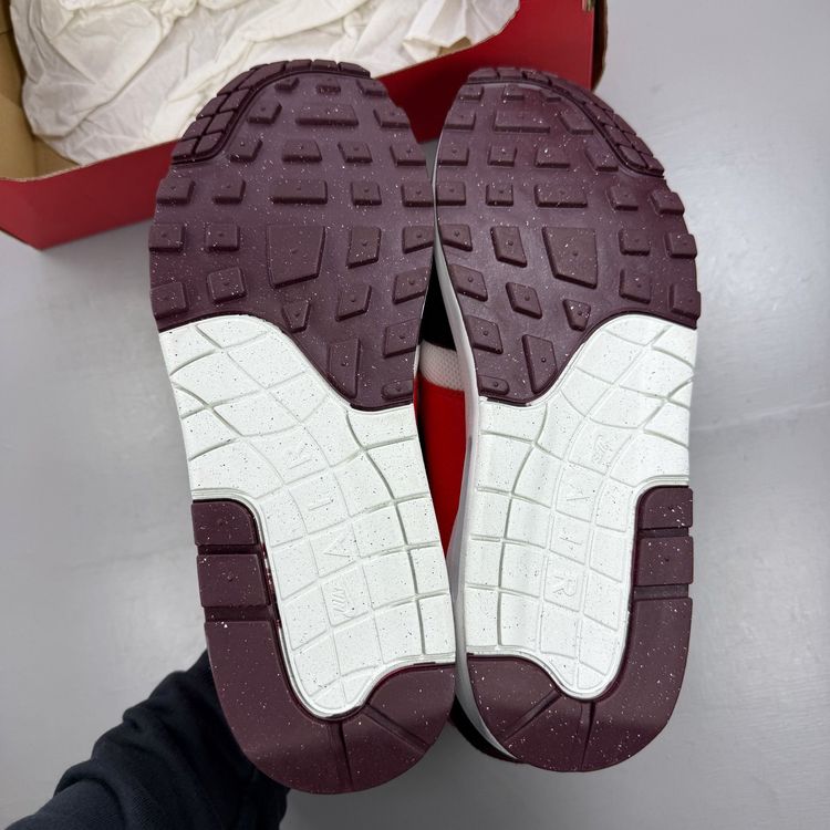 Immagine di Nike Air Max 1 Size UK 9 Summit White Burgundy Crush Men's Trainers FN6952-102 3