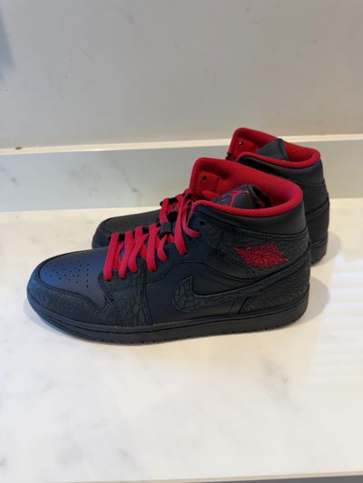 Nike Air Jordan 1 Mid SE Black /Hellfire Tough Red – UK 9