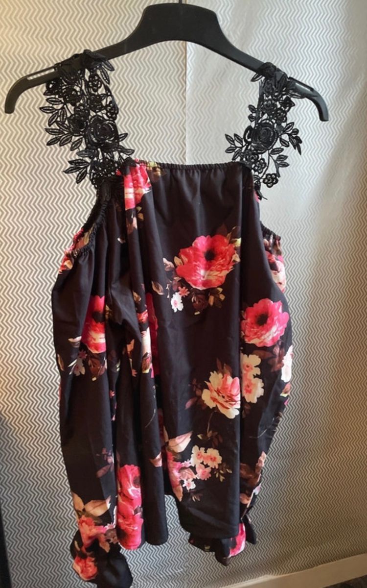 Black Floral Sleeveless Top With Lace Straps