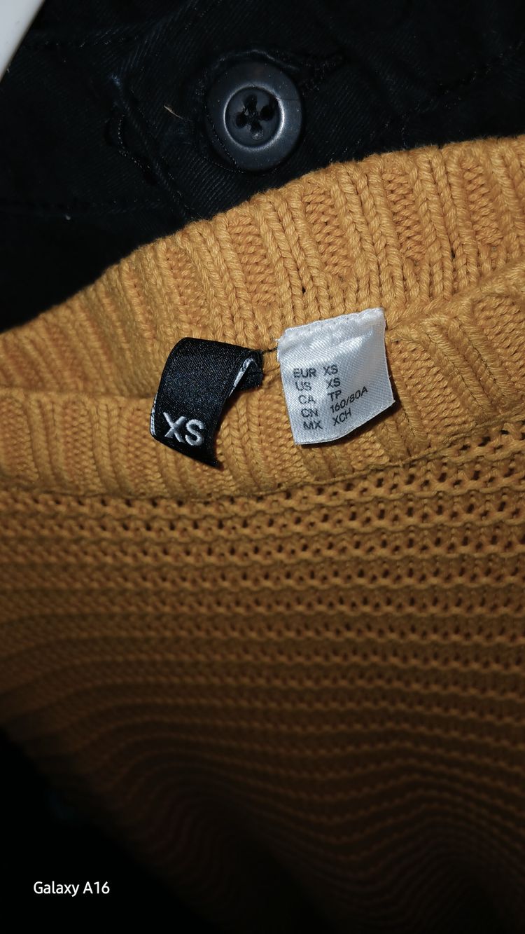 Divided Knitted Sweater 2