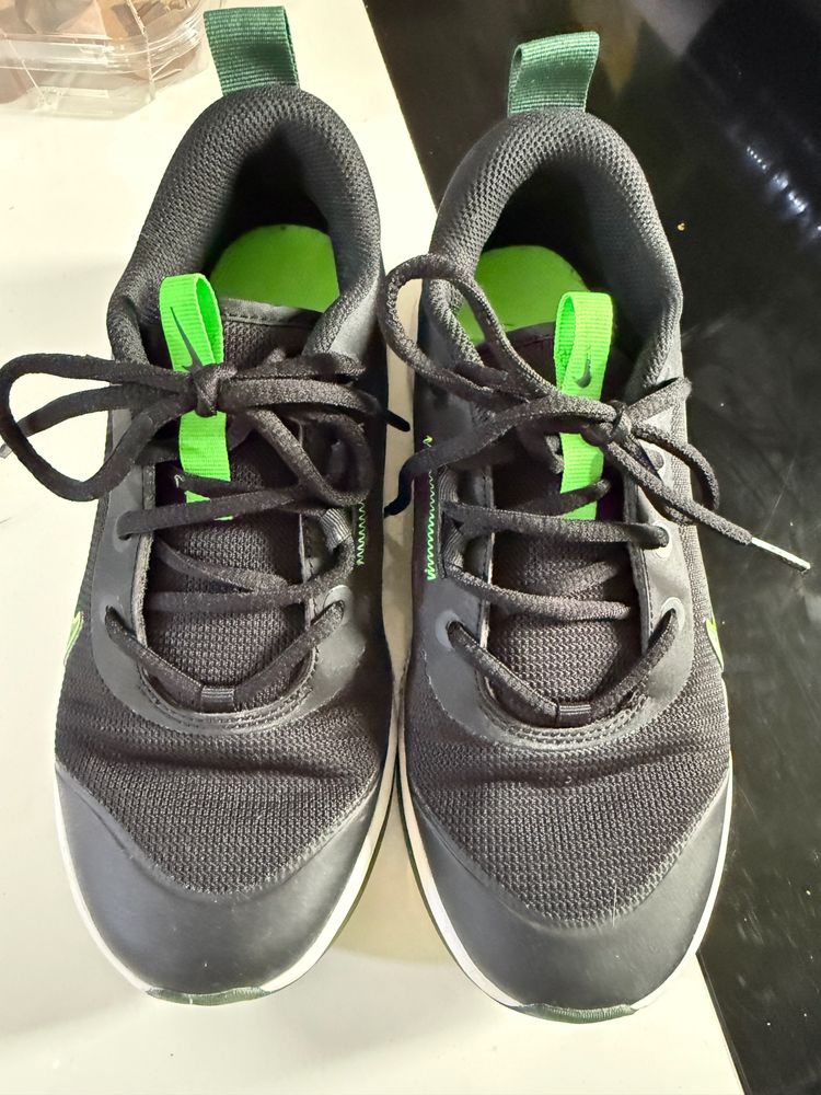Nike Black And Green Sneakers 2